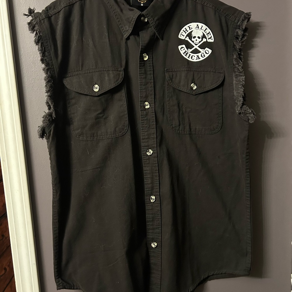 The Alley Black Sleeveless Button-Up Shirt with Skull Detail